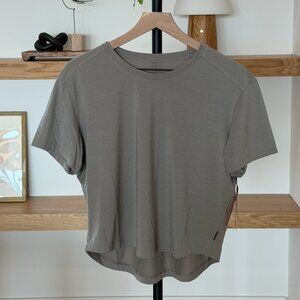 NWT Mountain Hardwear Trekkin Go Short Sleeve - Dunes - L